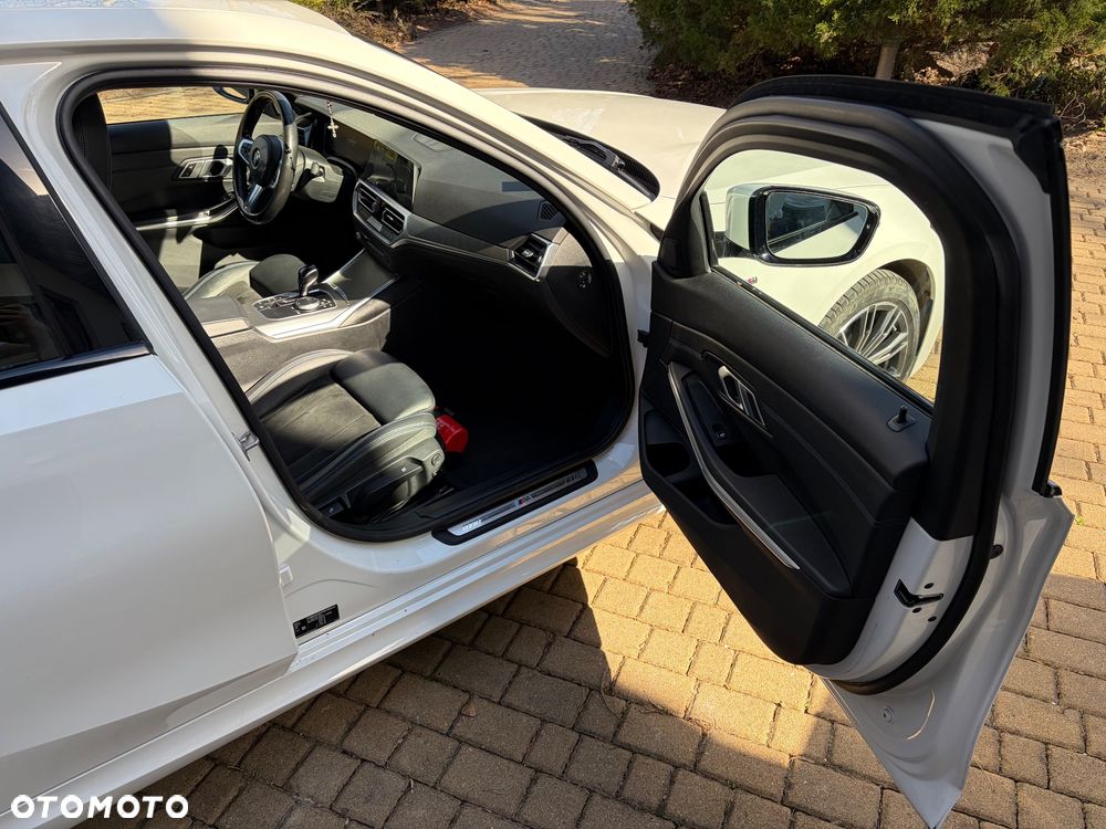 BMW Seria 3 318d M Sport - 25