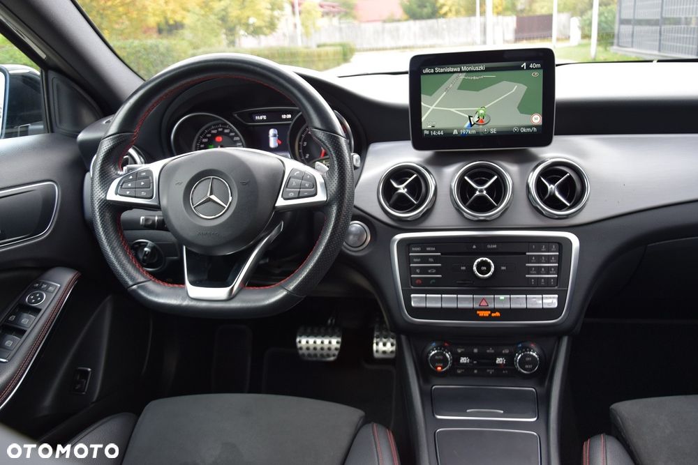 Mercedes-Benz GLA 220 4-Matic AMG Line - 12