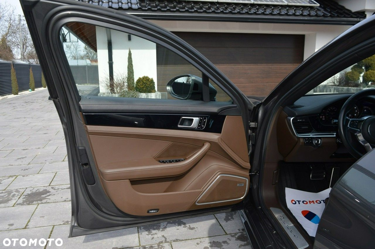 Porsche Panamera - 33