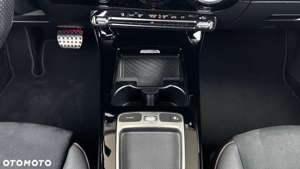 Mercedes-Benz CLA 180 AMG Line 7G-DCT - 19