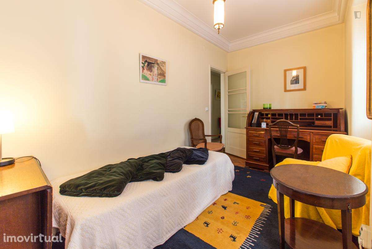 Quarto - localizado em São Sebastião Lisbon - Grande imagem: 5/11