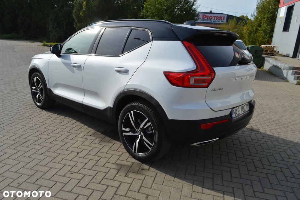 Volvo XC 40 D4 AWD Geartronic R-Design - 9