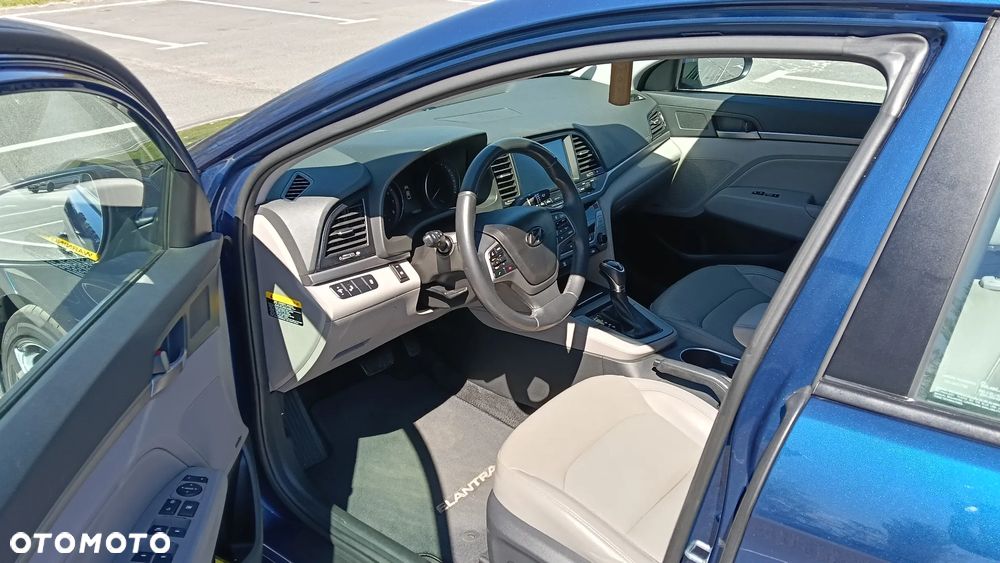 Hyundai Elantra - 5