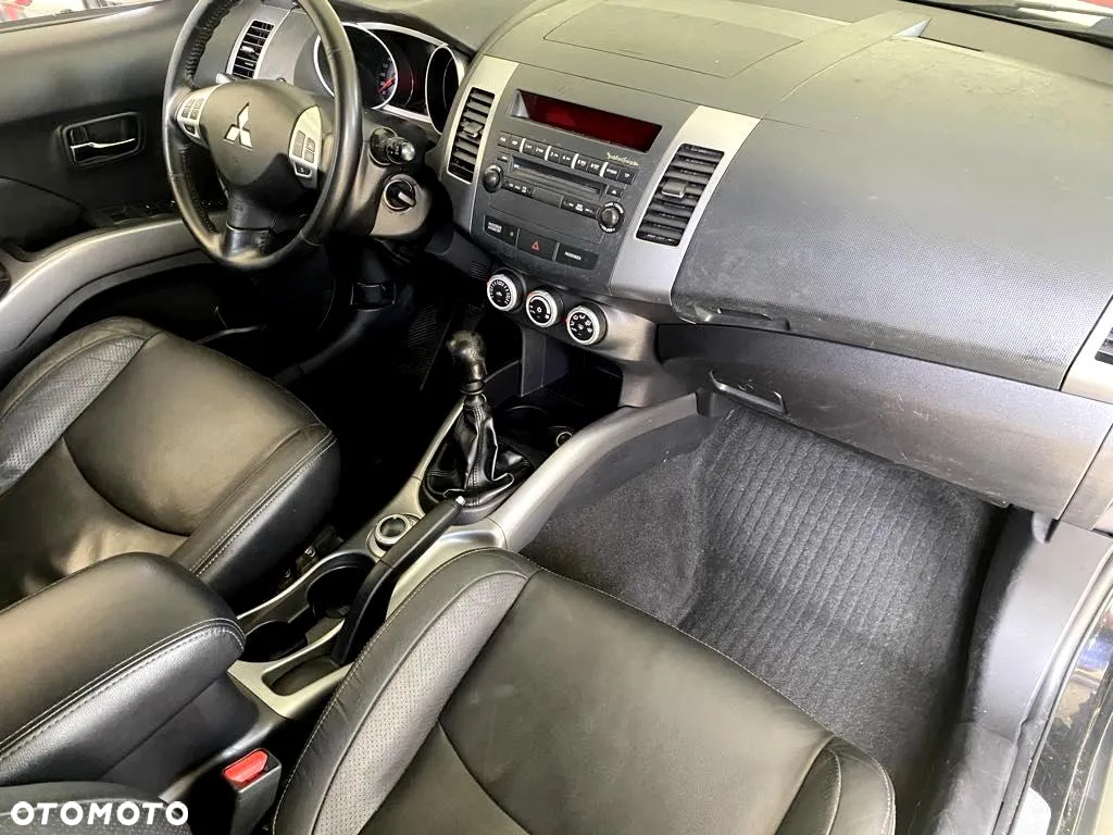 Mitsubishi Outlander 2.0 DID Instyle NAVI - 25
