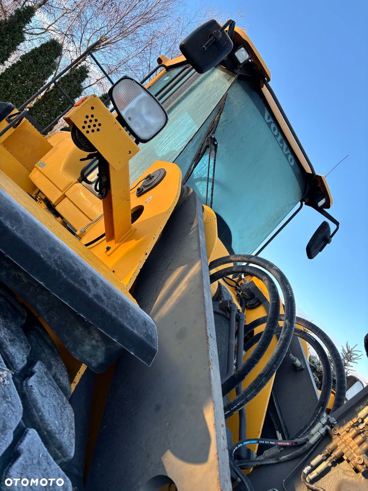 Volvo L150H rok 2016, 26ton, 4,2m3 opony 70%, bdb - 36