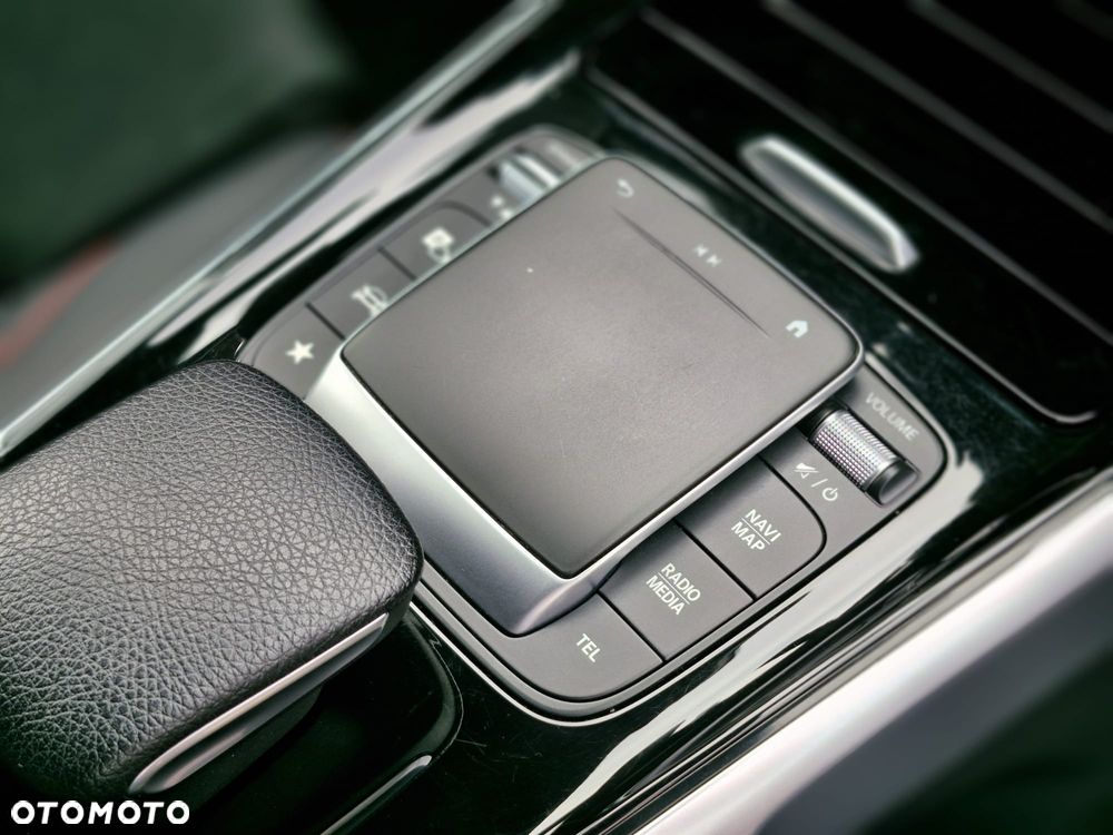 Mercedes-Benz GLB 200 4-Matic AMG Line 8G-DCT - 27