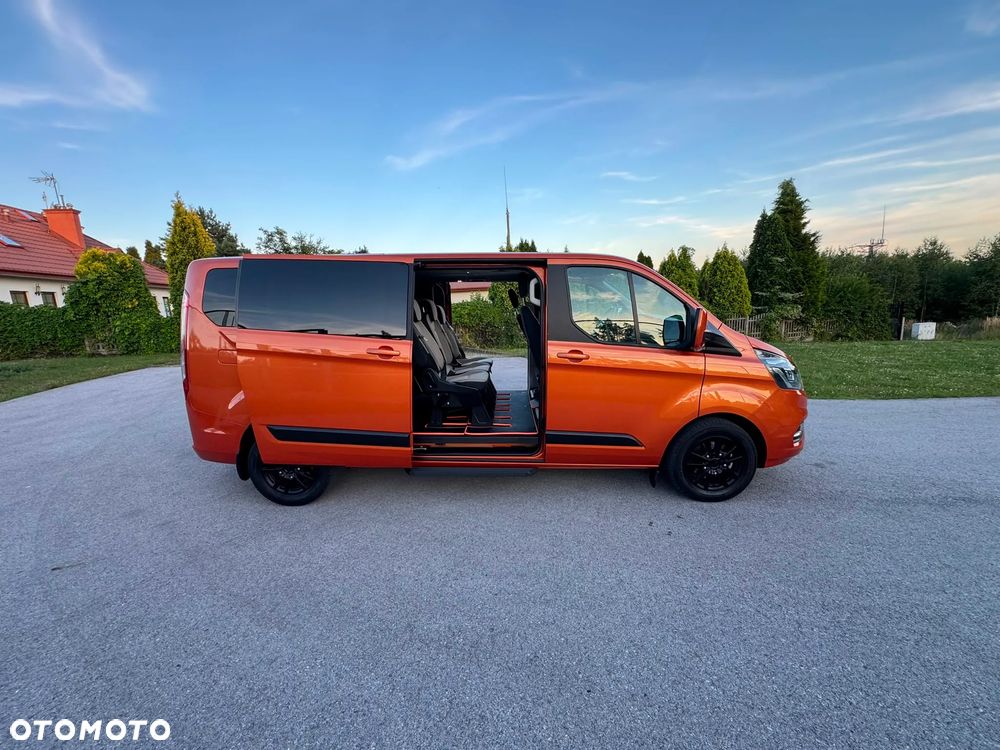 Ford Tourneo Custom - 12