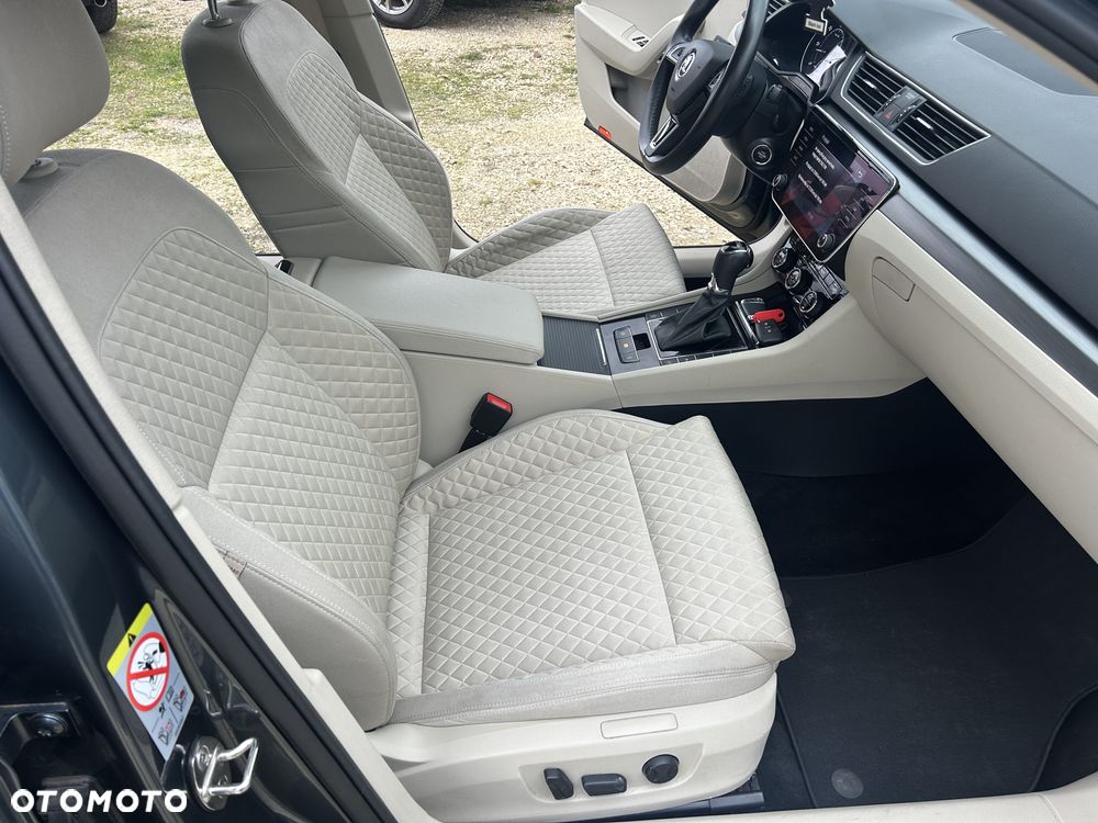 Skoda Superb 2.0 TDI DSG Premium Edition - 11