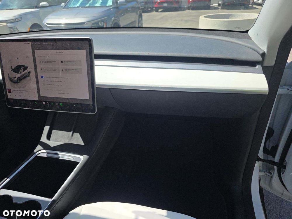 Tesla Model Y Long Range Dual Motor AWD - 12