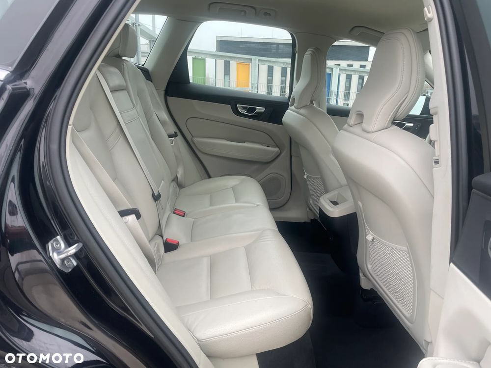 Volvo XC 60 B5 D AWD Inscription - 24