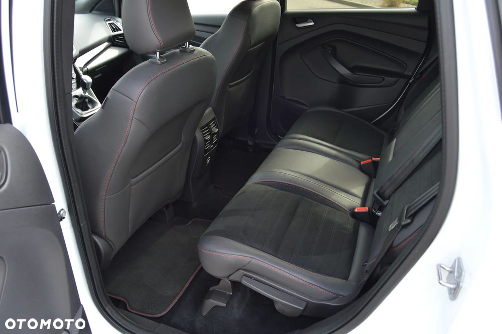 Ford Kuga 1.5 EcoBoost 2x4 ST-Line - 32