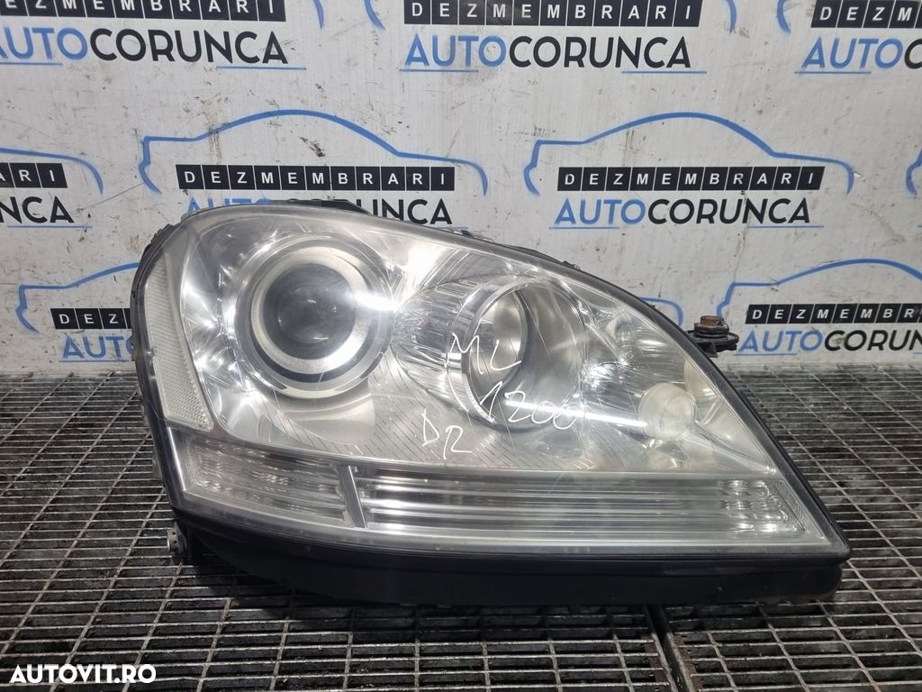 Far Dreapta Mercedes ML W164 2005 - 2008 SUV 4 Usi (1200) Cu lupă - 1