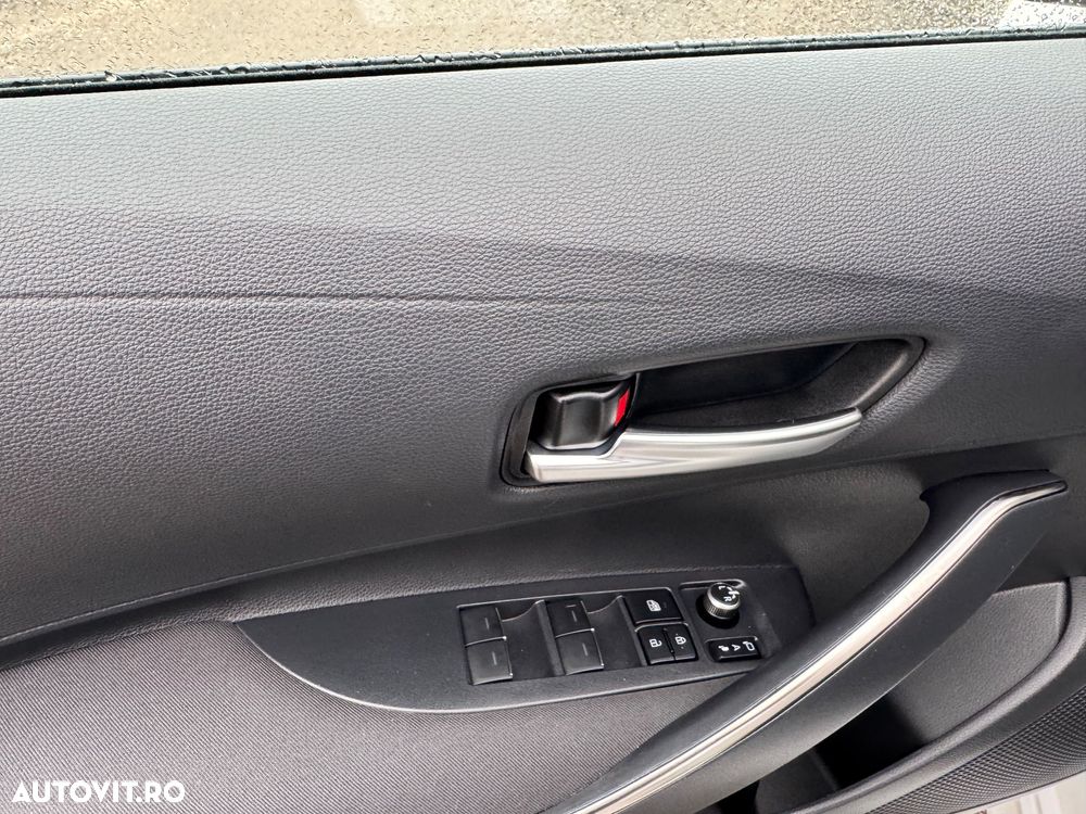 Toyota Corolla 1.8 HSD Business - 16