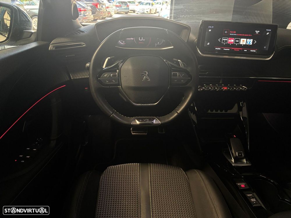 Peugeot 2008 1.2 PureTech GT EAT8 - 32