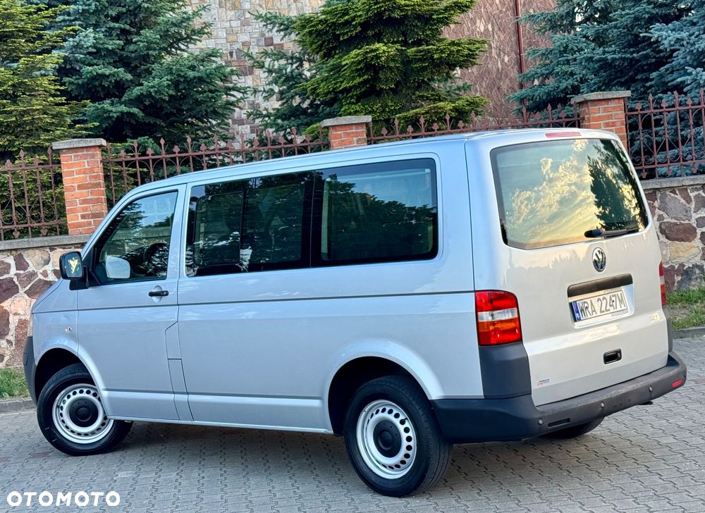 Volkswagen Caravelle - 12