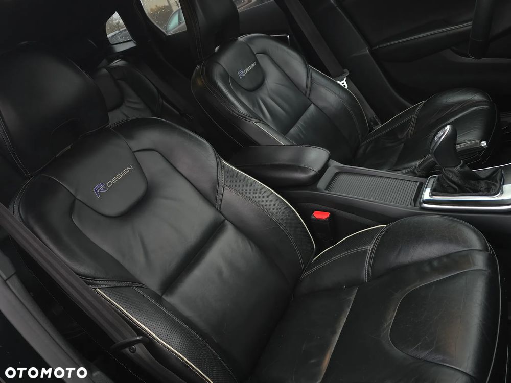 Volvo V40 D2 R Design - 32