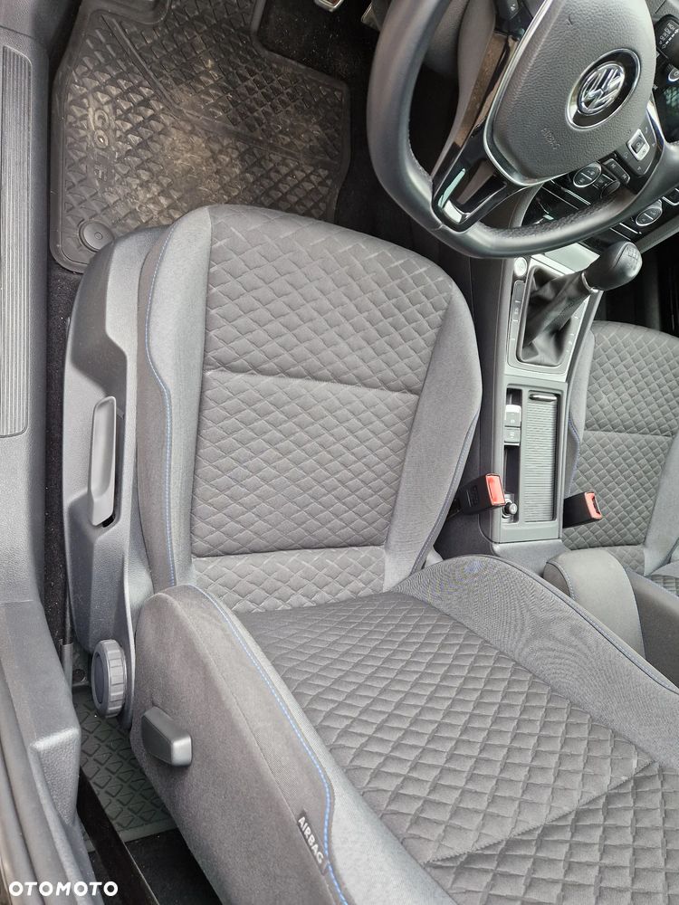 Volkswagen Golf - 27