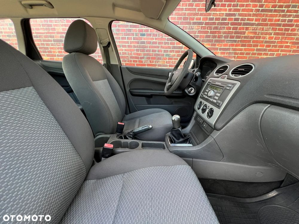 Ford Focus 1.8 Trend - 14