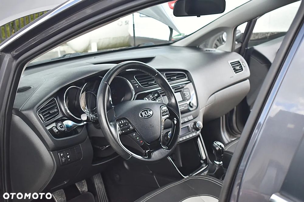 Kia Ceed 1.6 GDI Dream Team Edition - 18