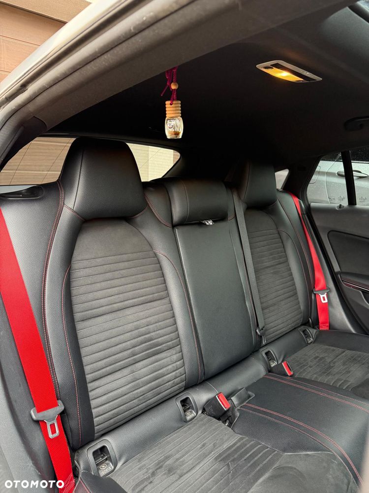 Mercedes-Benz CLA 45 AMG 4-Matic - 10