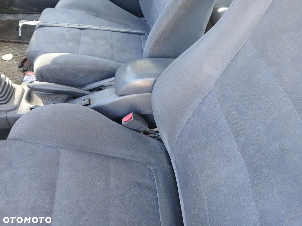 toyota corolla E11 lift 8L5 HB fotel fotele kanapa deska kokpit podsufitka boczek boczki klamka - 6