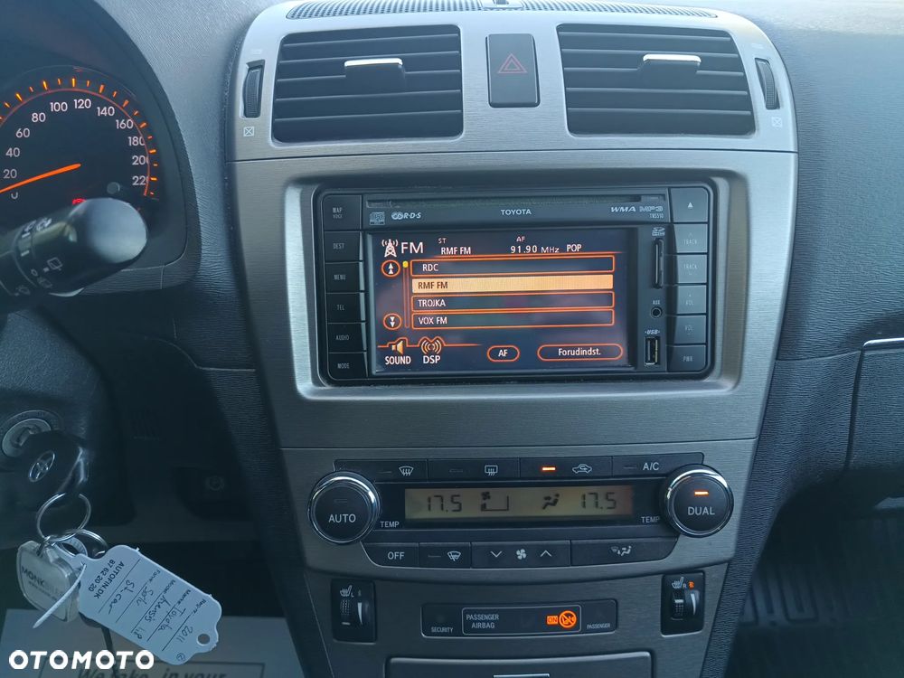 Toyota Avensis 1.8 Sol NAVI - 11