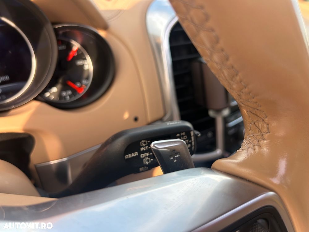 Porsche Cayenne - 34