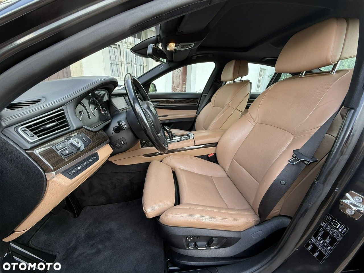 BMW Seria 7 750i - 23