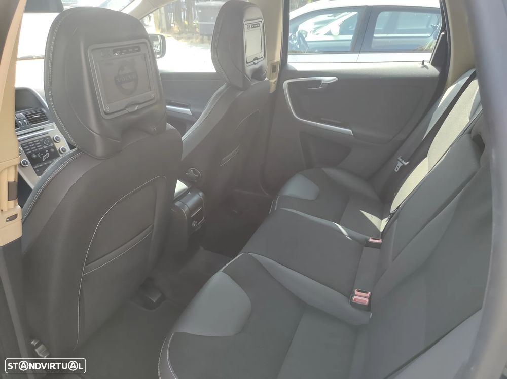 Volvo XC 60 2.4 D Drive Momentum - 16