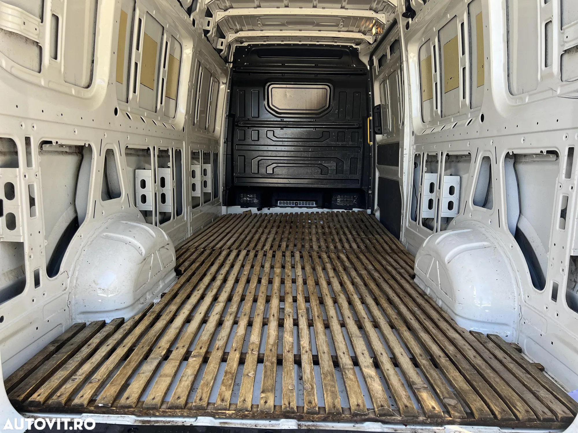 Volkswagen Crafter - 16