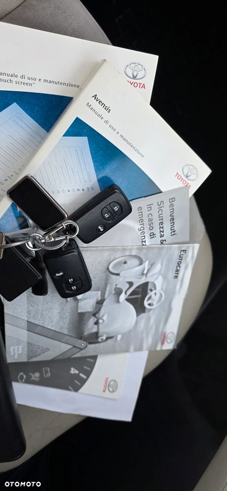 Toyota Avensis 2.0 D-4D Premium - 22