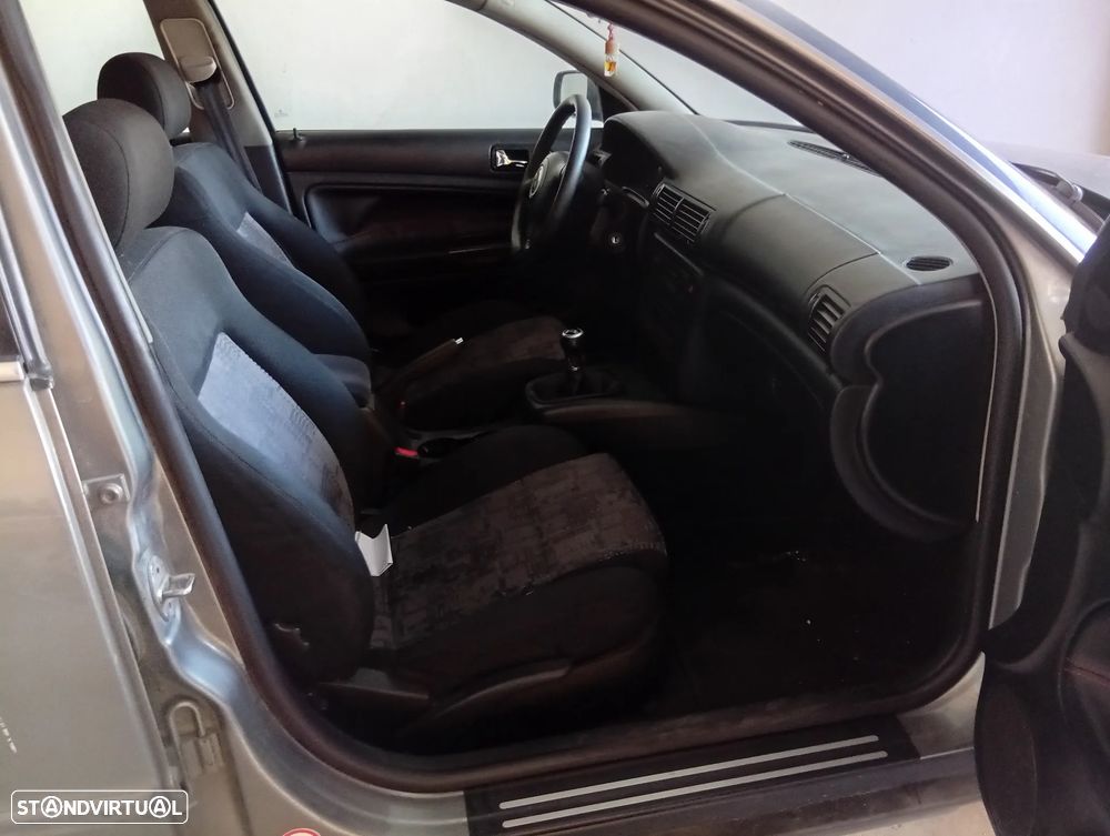 VW Passat Variant 1.9 TDi Highline - 6