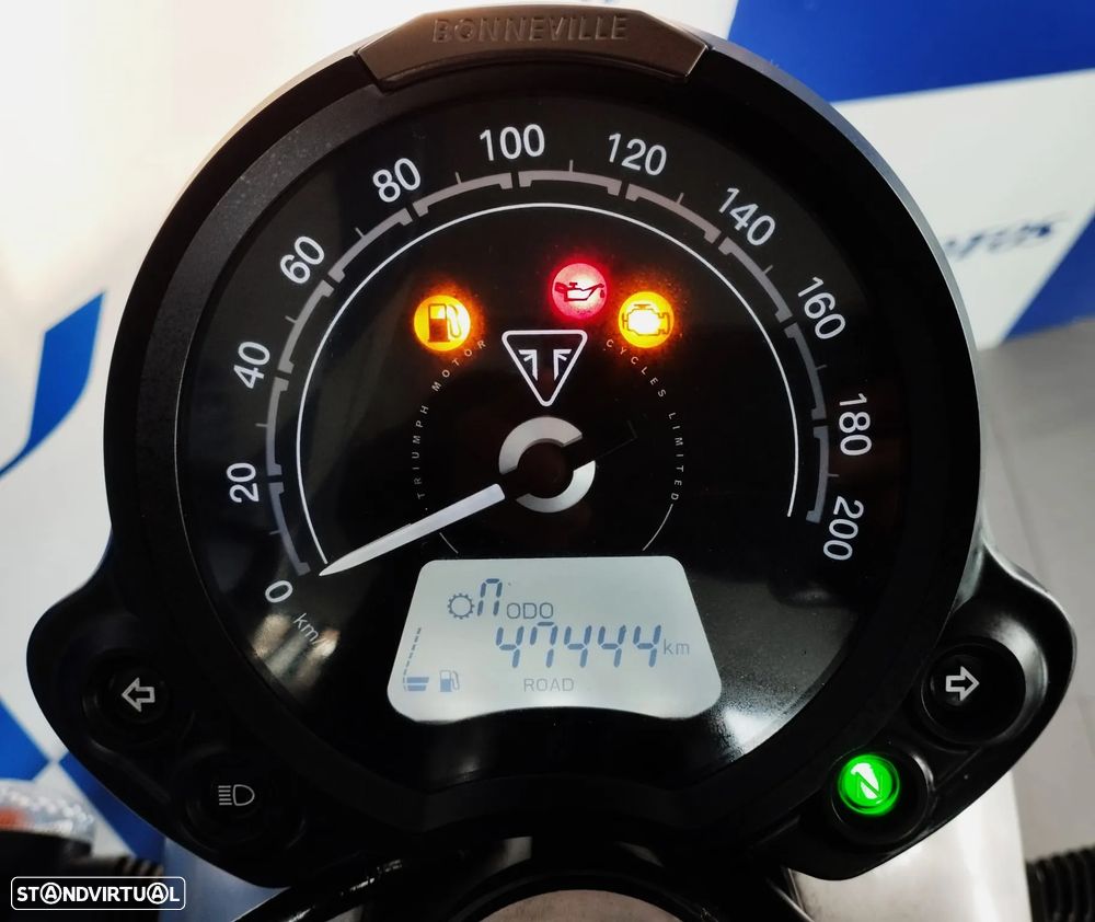 Triumph Street Twin 900 - 5