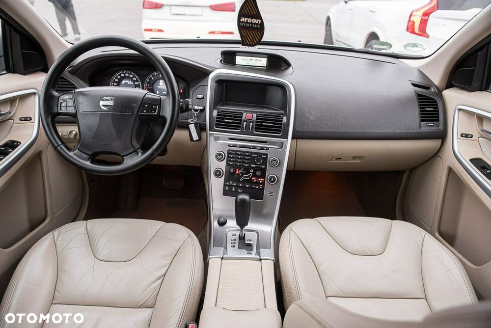 Volvo XC 60 D5 AWD Momentum - 5