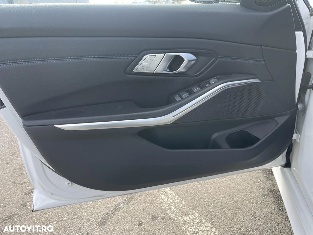 BMW Seria 3 318i Aut. M Sport - 9