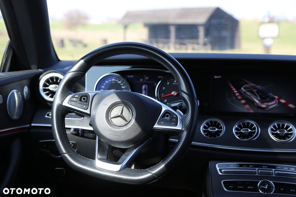 Mercedes-Benz Klasa E 200 4-Matic 9G-TRONIC - 23