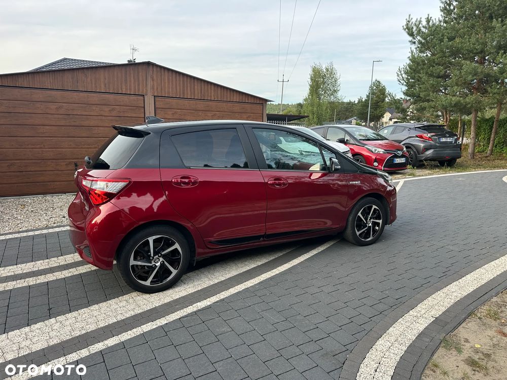 Toyota Yaris Hybrid 100 Selection Platinum - 5