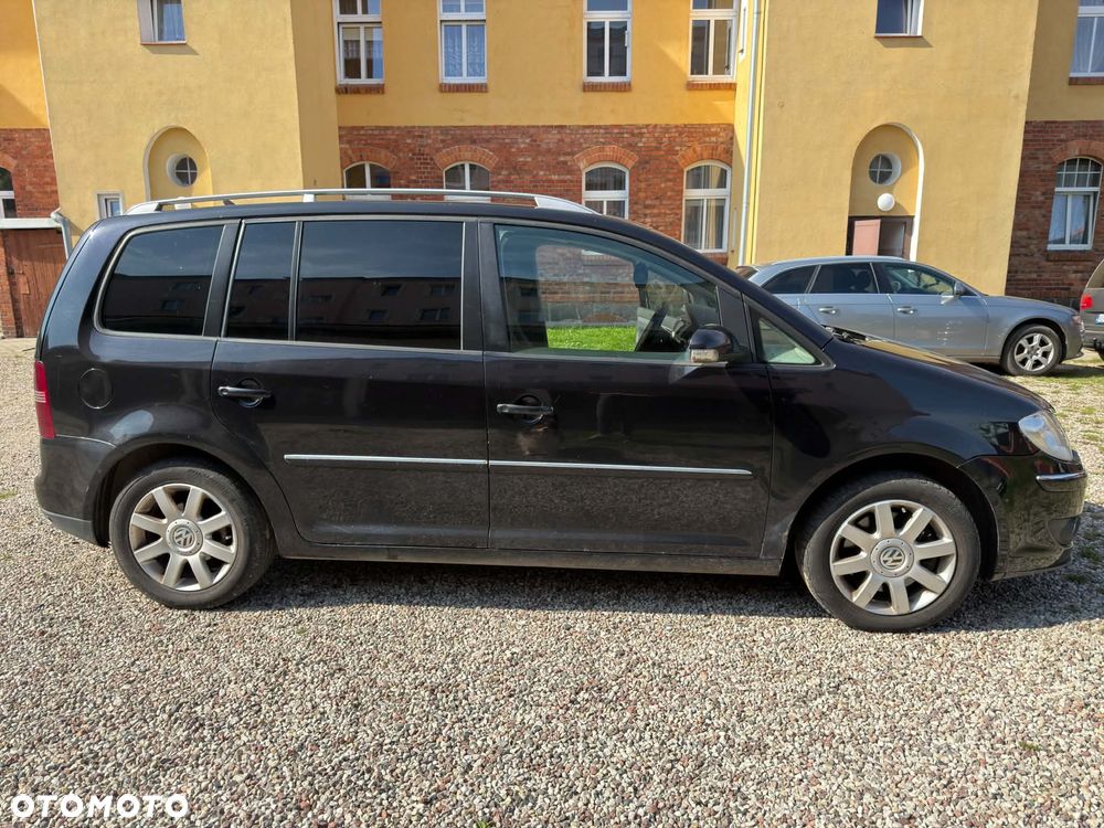 Volkswagen Touran 2.0 TDI DPF Highline DSG - 4