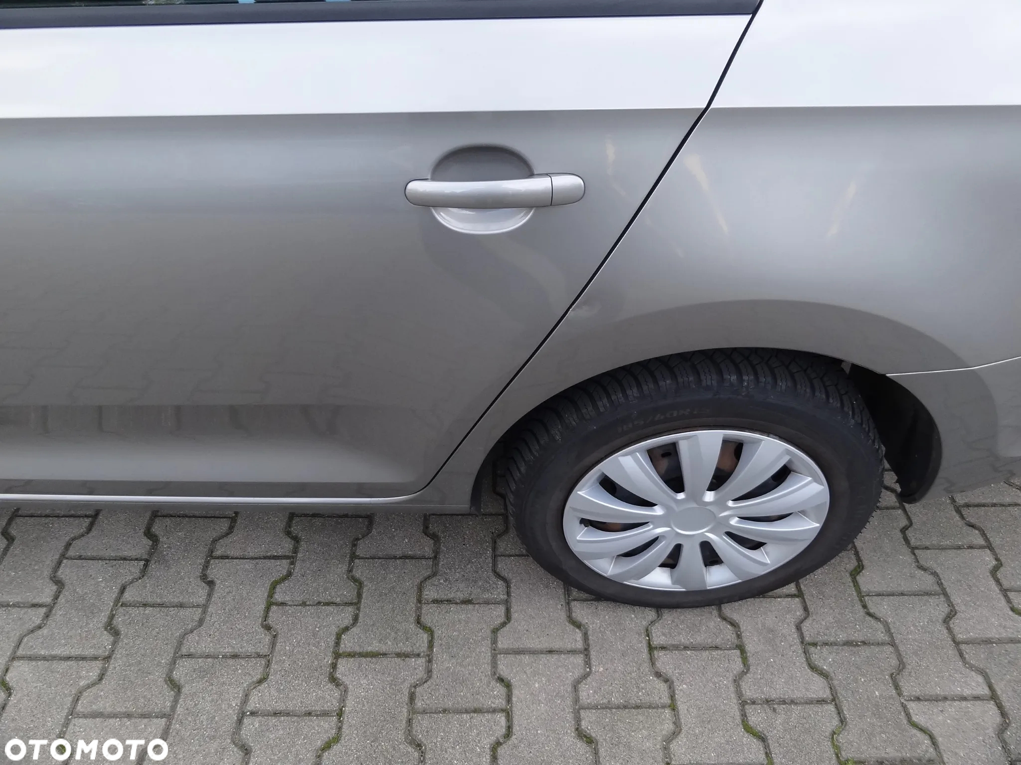 Skoda RAPID 1.2 TSI Active - 33