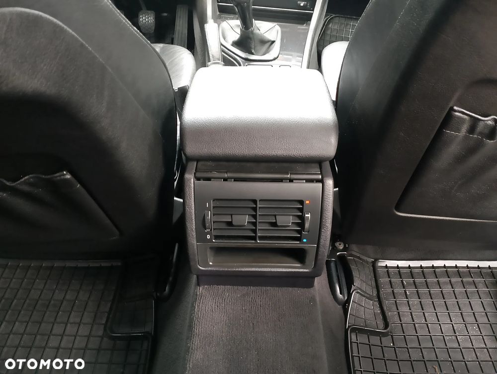 BMW Seria 5 520i - 23