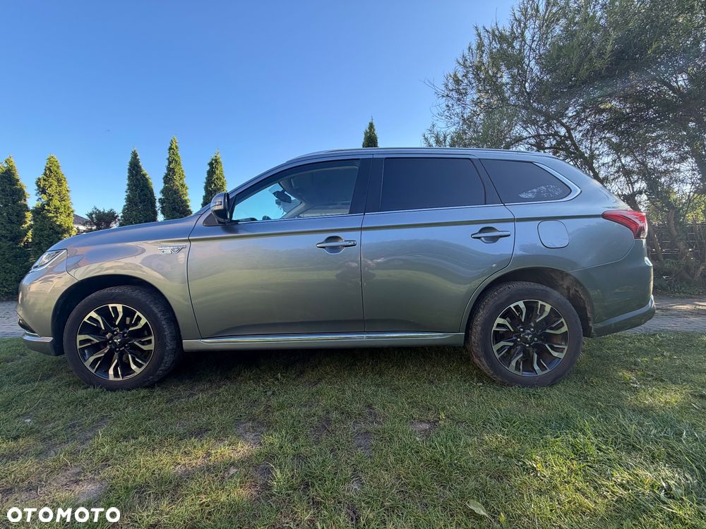 Mitsubishi Outlander Intense + - 21