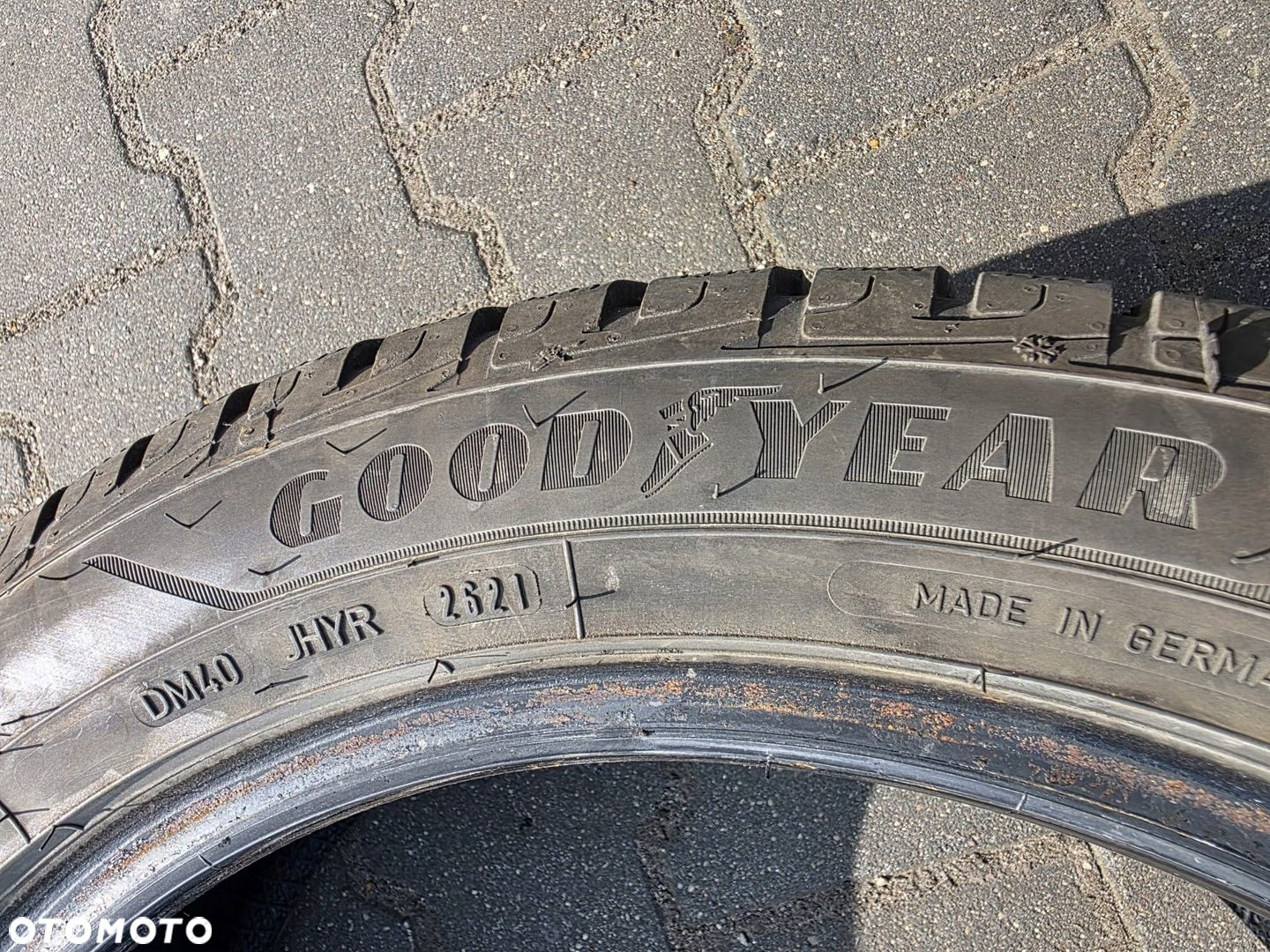 OPONY ZIMOWE 2SZT GOODYEAR Ultra Grip Performance  R17 225/50 - 3
