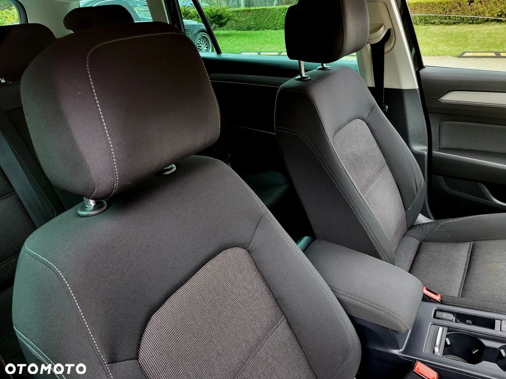 Volkswagen Passat - 19