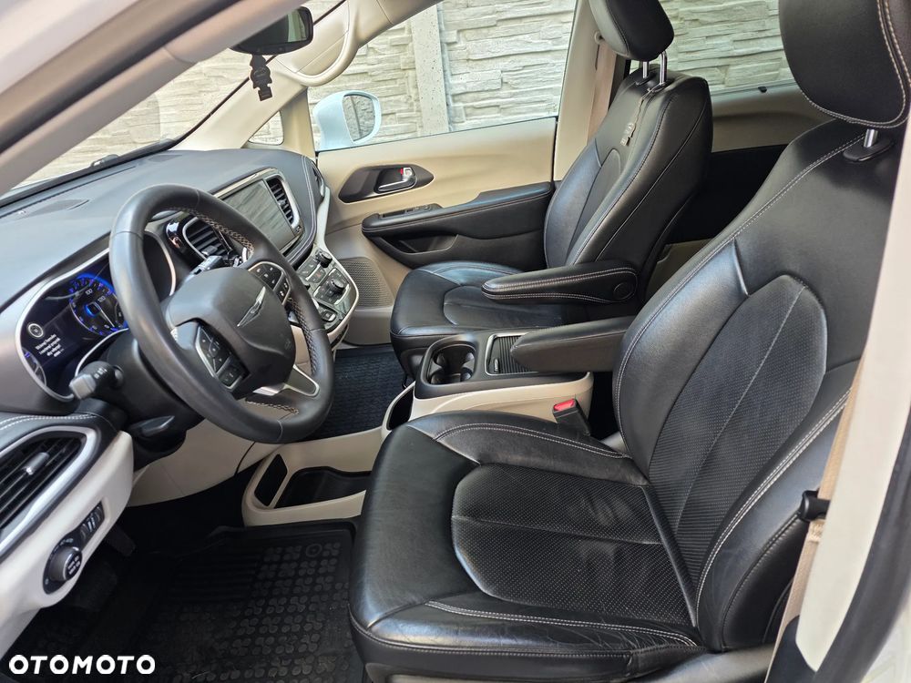 Chrysler Pacifica - 10