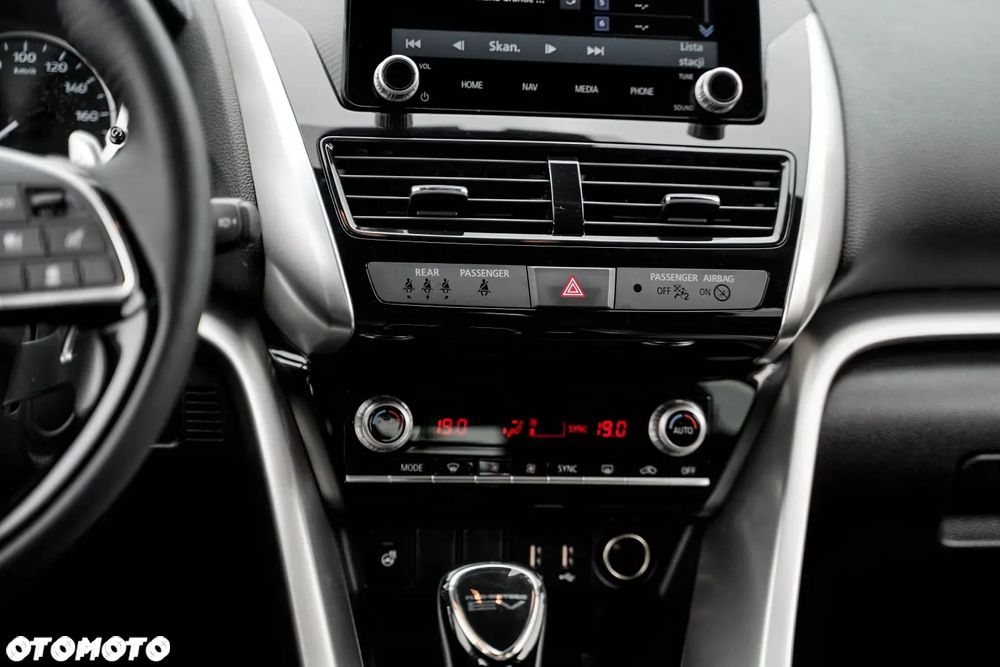 Mitsubishi Eclipse Cross Plug-In Hybrid 4WD Top - 33