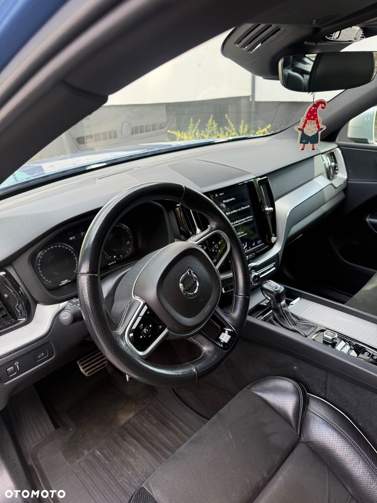 Volvo XC 60 D5 AWD R-Design - 9
