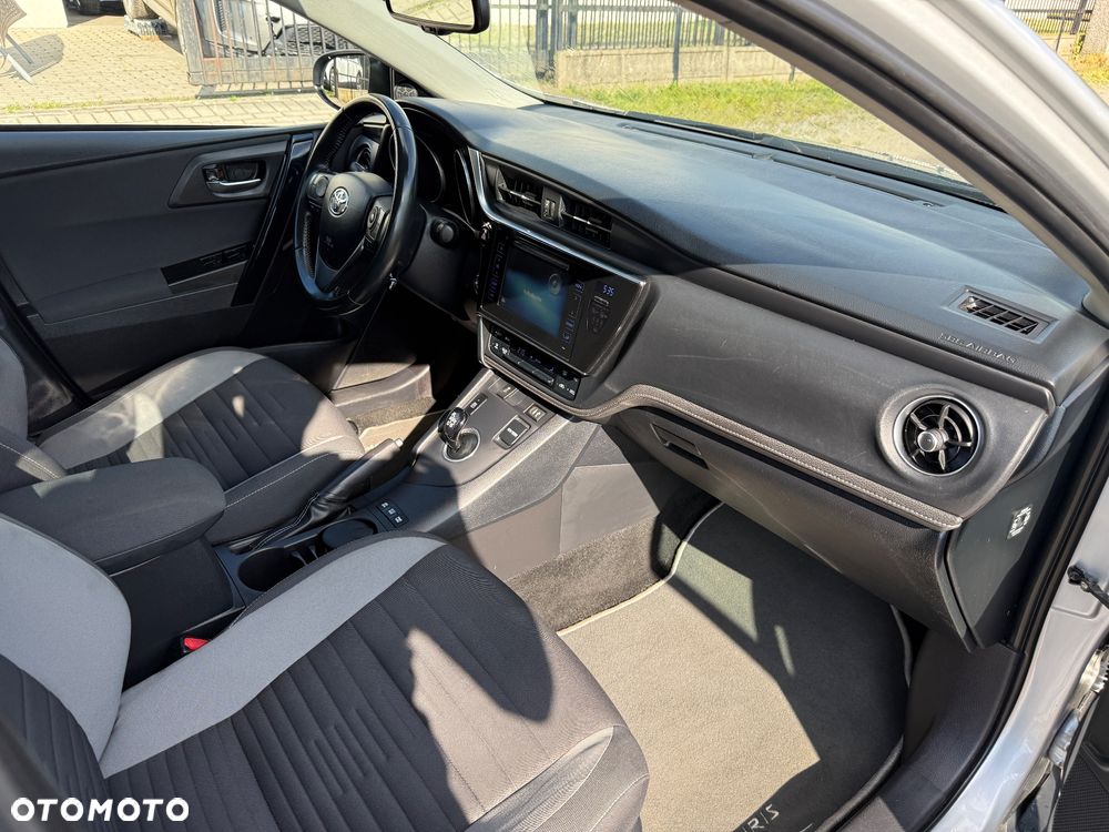 Toyota Auris Hybrid 135 Prestige - 11