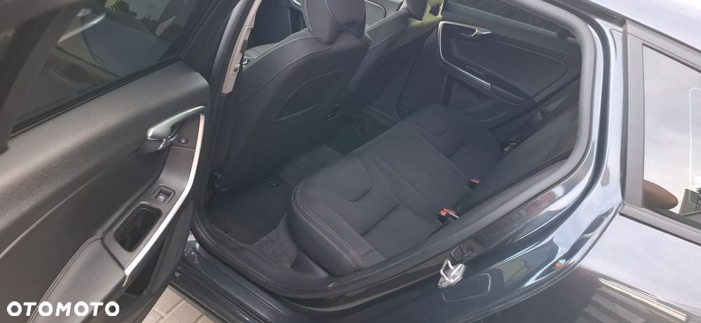 Volvo V60 D3 Momentum - 17