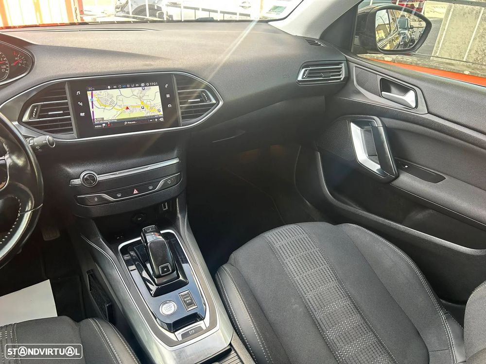 Peugeot 308 1.5 BlueHDi Allure Pack EAT8 - 29