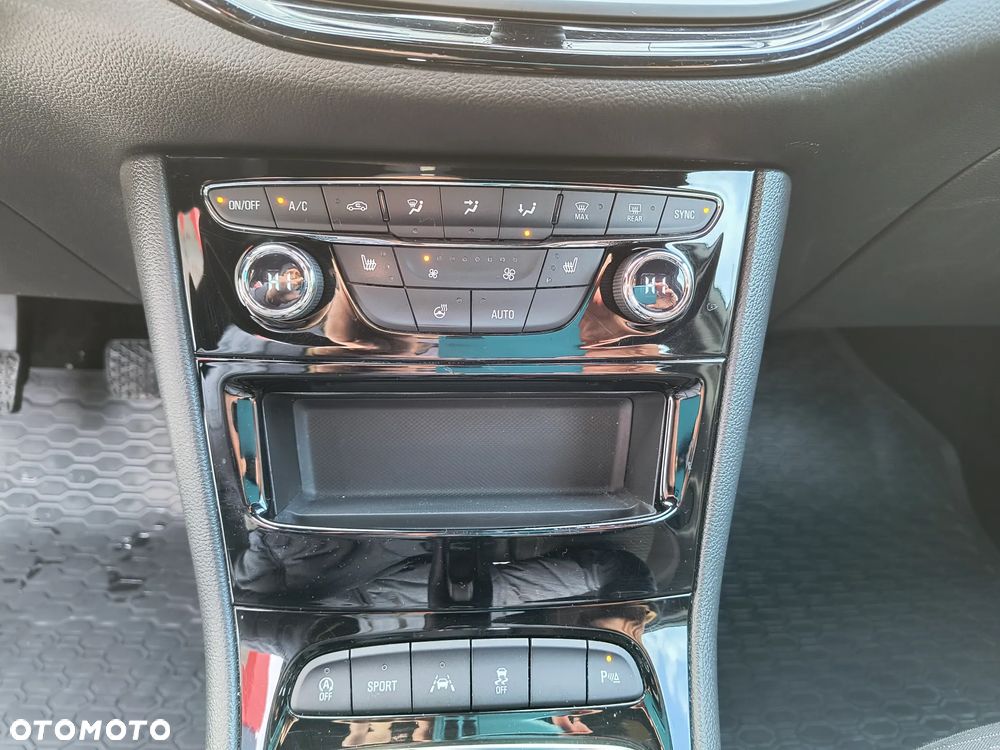 Opel Astra 1.6 T Enjoy S&S - 15